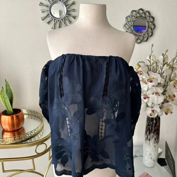 Lovers + Friends REVOLVE off the shoulders top Sz M super fun - Picture 3 of 5